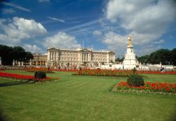 Buckingham Palace Londra Credit: visitlondonimages/ ...