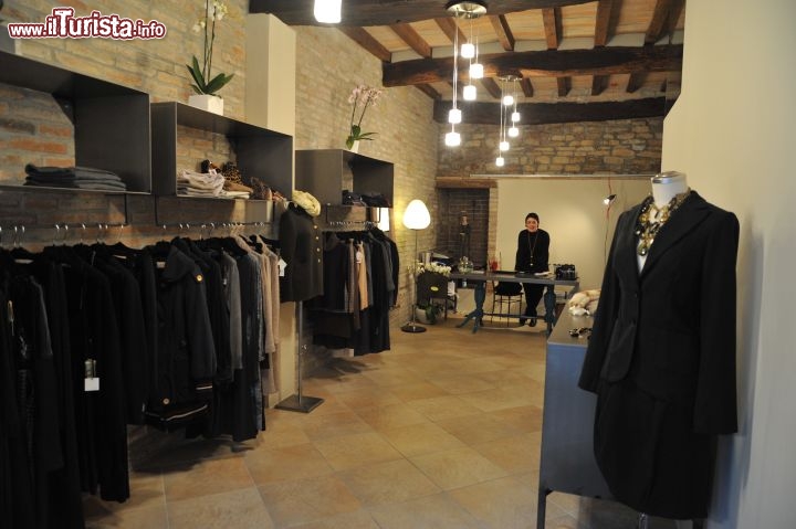 Immagine uno dei preziosi negozi di Castell'Arquato: Contemporary d_light Shop