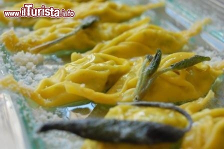 Immagine Ecco i Tortelli Piacentini, detti anche Tortelli con la coda! sono uno dei nostri piatti tipici, insieme ai salumi, ai vini, ai tartufi, ai funghi,  ecc. ecc.