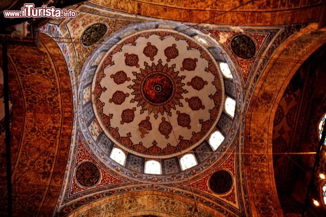 Immagine Interno della Moschea Blu ad Istanbul
DONNAVVENTURA 2010 - Tutti i diritti riservati - All rights reserved