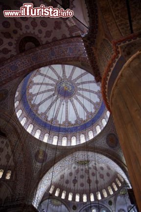 Immagine Interno della Moschea Blu ad Istanbul
DONNAVVENTURA® 2010 - Tutti i diritti riservati - All rights reserved