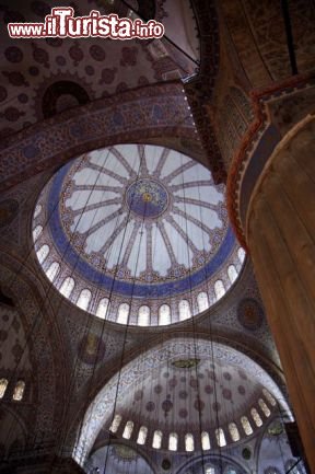 Immagine Interno della Moschea Blu ad Istanbul
DONNAVVENTURA 2010 - Tutti i diritti riservati - All rights reserved