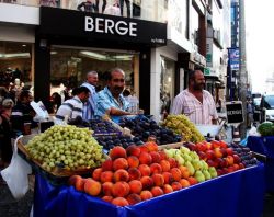 Un invitante banco di frutta
DONNAVVENTURA 2010 - Tutti i diritti riservati - All rights reserved