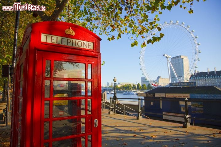 Immagine London Eye dalla riva del Tamigi