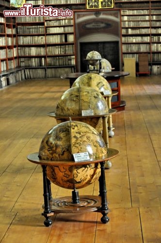 Immagine Mappamondi Sala Teologica