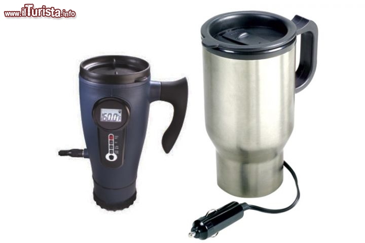 Porta caffe da viaggio - NexxTech Travel Mug by theglobeandmail.com - Una delle bevande più apprezzate dai viaggiatori è il caffè, una carica di caffeina è quello che ci vuole soprattutto mentre si guida per le lunghe strade di un paese straniero, magari storditi dal jet-lag. Per mantenere il caffè caldo, alla temperatura ideale, c'è una soluzione, cioè dotarsi di un porta caffè da viaggio, magari con termometro incorporato, per chi desidera berlo alla temperatura più corretta! Si chiamano Thermal mug e hanno una presa adatta all'accendisigari dell'auto. Costano sui 20 dollari, ma ci sono versioni più economiche, e sono adatte ovviamente anche a chi preferisce un buon the. Un esempio? la NexxTech Travel Mug!