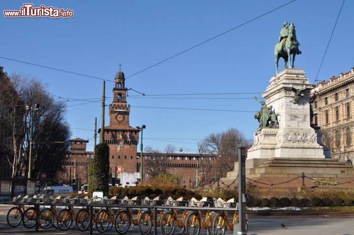 Il Castello Sforzesco da Largo Cairoli Milano