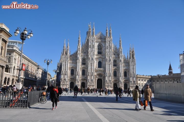 Il Duomo di Milano visto dalla Piazza