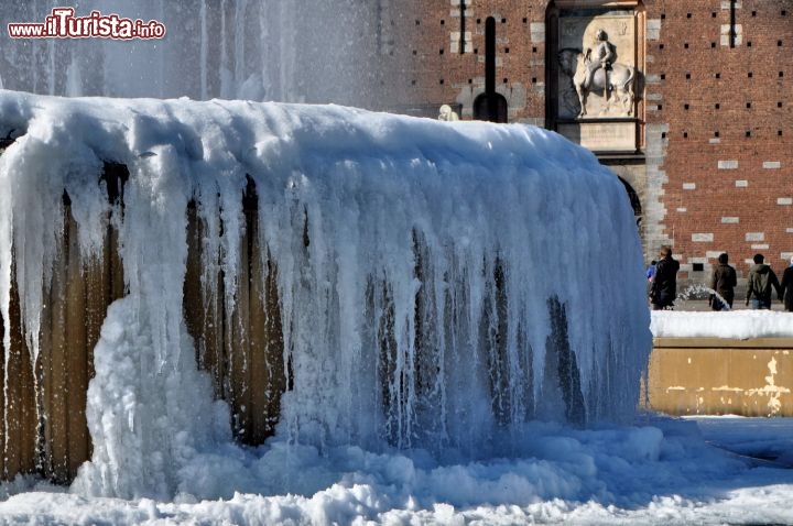 Fontana ghiacciata castello milano