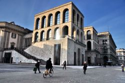Edificio in stile fascita piazza Duomo Milano ...