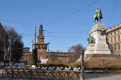 Il Castello Sforzesco da Largo Cairoli Milano ...