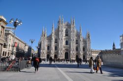 Il Duomo di Milano visto dalla Piazza