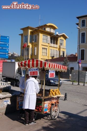 Immagine Venditore Castagne nel quartiere di Sultanahmet