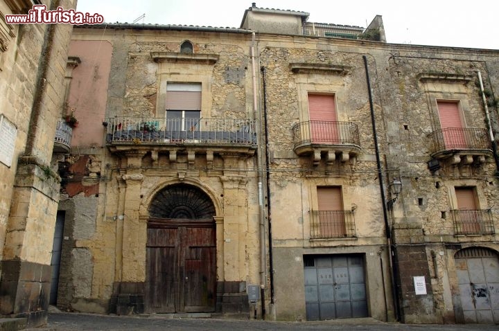 Natale Verga.Casa Natale Verga Foto Italia