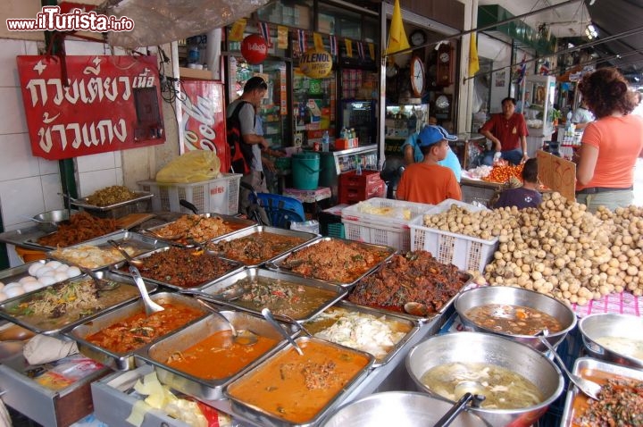 Bancarelle al mercato di Bangkok
