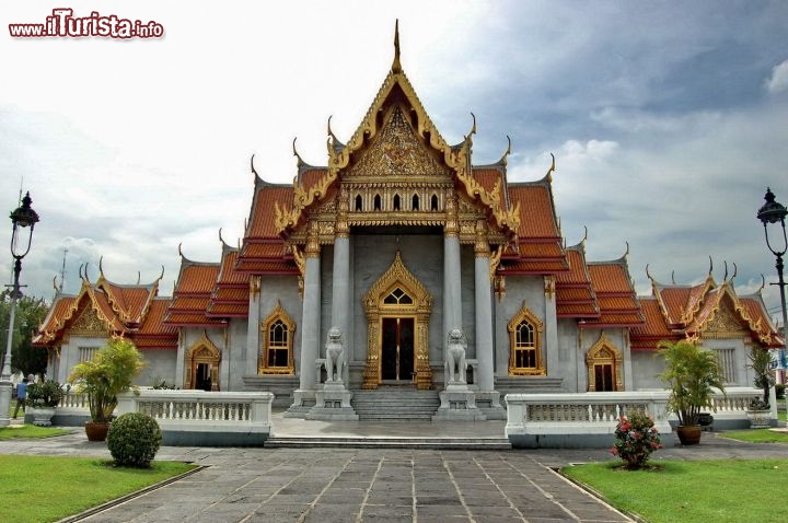 Iltempio di Bangkok chiamato Wat  Benchamabophit