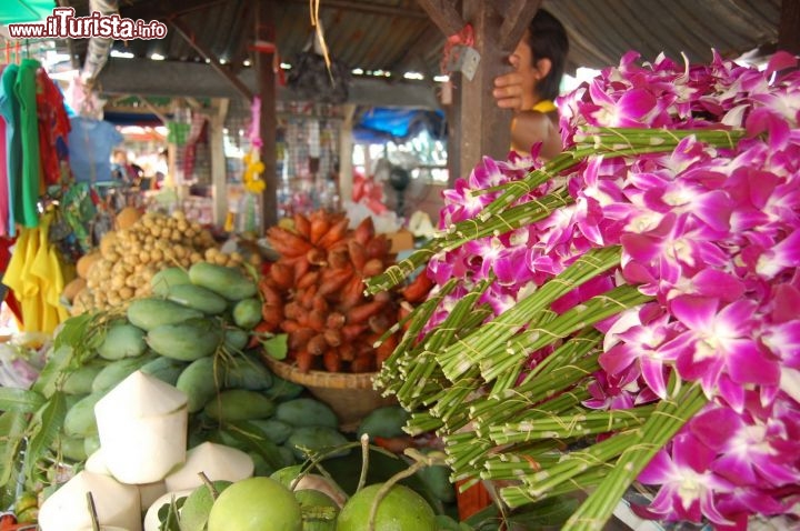 Orchidee ed ortaggi mercato Bangkok