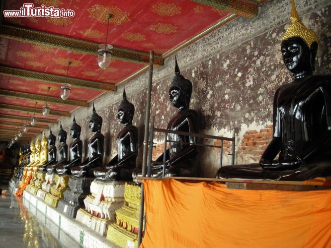 Statue al tempio Wat Suthatthep bangkok