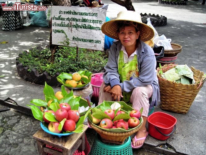 Venditrice di frutta a Bangkok