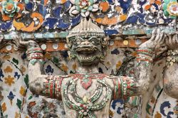 Dettaglio statua Wat Arun Bangkok