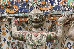Dettaglio statua Wat Arun Bangkok