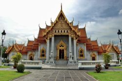 Iltempio di Bangkok chiamato Wat  Benchamabophit ...
