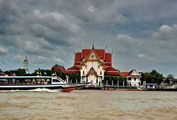 Palazzo sul fiume Chao Praya a Bangkok