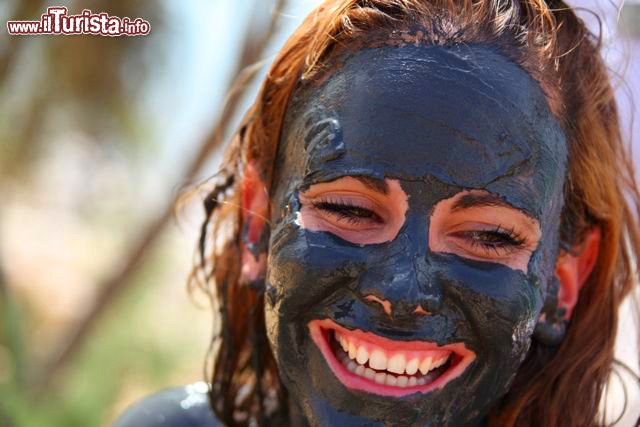 Immagine Ana con maschera di fango del Mar Morto
DONNAVVENTURA 2010 - Tutti i diritti riservati - All rights reserved