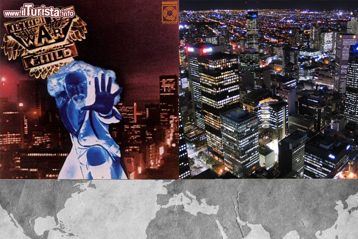 Jethro Tull, War child: la skyline di sfondo a questa cover è il Melbourne Central Business District in una notte del 1974