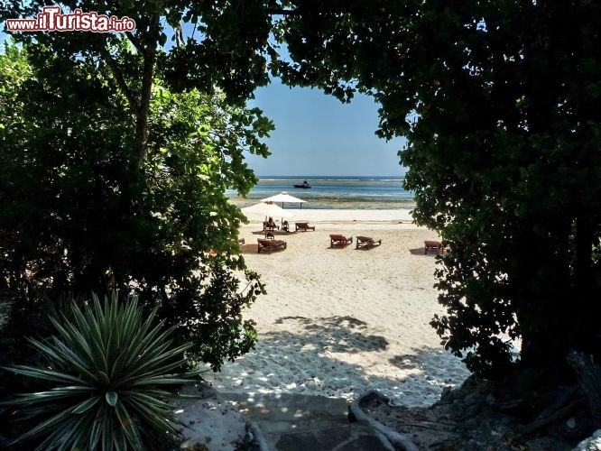 L'ingresso alla spiaggia principale di Chale