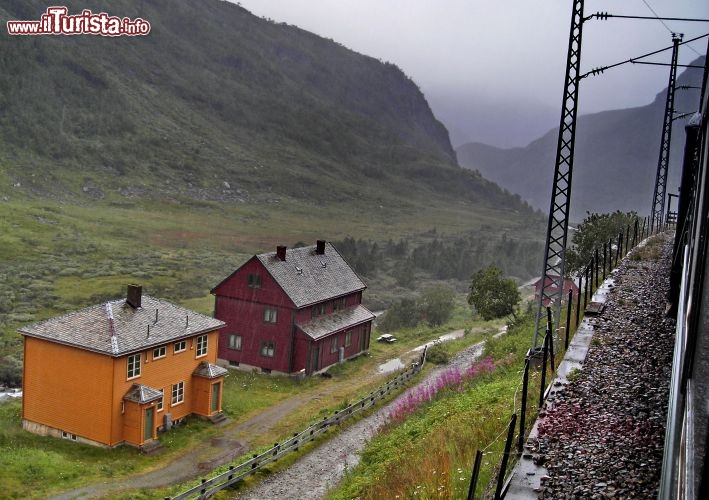 Scrosci di pioggia poco prima della stazione di Myrdal
