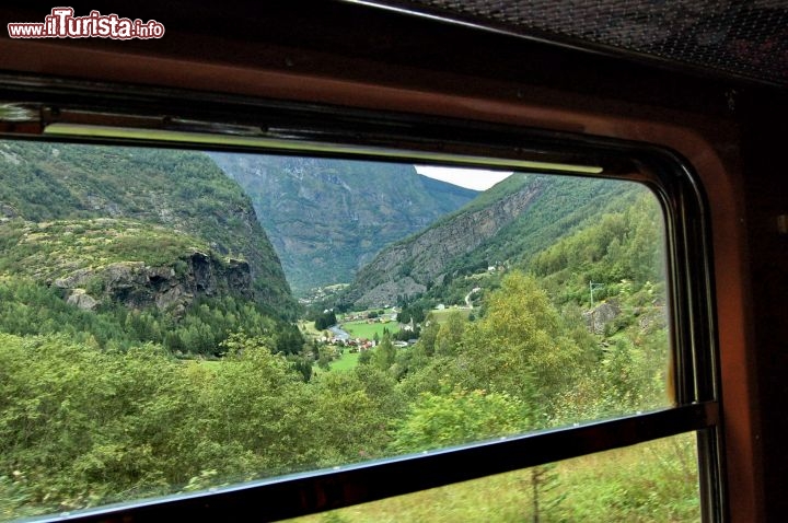 Sul treno flamsbanen con direzione Myrdal