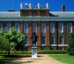 Kensington Palace Londra vista dal giardino