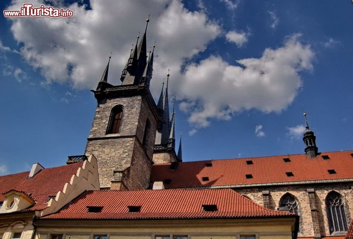Immagine Vista laterale chiesa Tyn Praga
