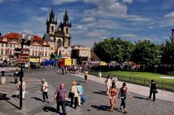 La piazza della Citt� Vecchia di Praga la Chiesa ...