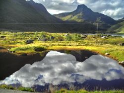 Un lago vicino a Nusfiord Lofoten - Spesso i ...