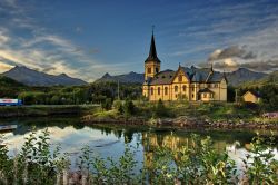 Una chiesa antica a Svolvaer Lofoten - Queste ...