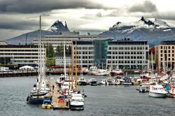 Il porto di Bodo, Norvegia - Bodo è cresciuta ...