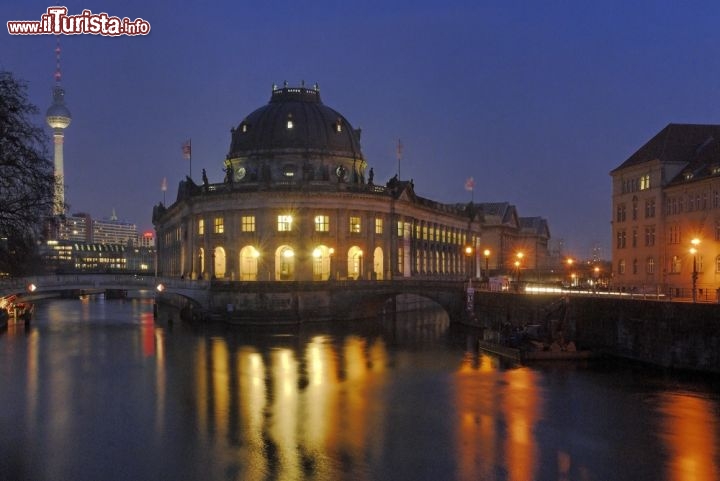 Immagine Bode Museum e Torre televisiva: Isola dei musei