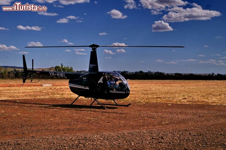 Elicottero Parco Nazionale Purnululu Australia. Con questo mezzo abbiamo compiuto uno spettacolare volo ravvicinato degli alveari del Bungle Bungle range.