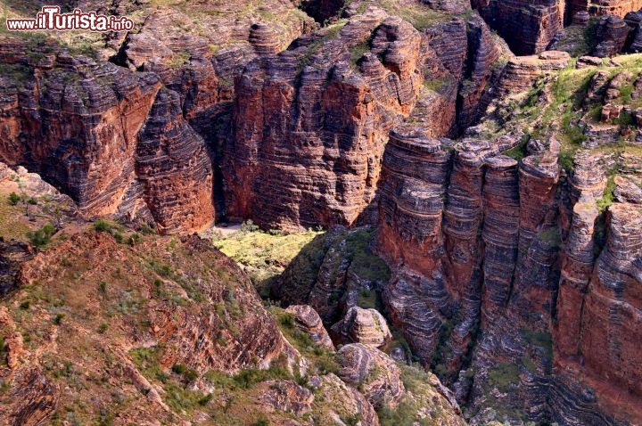 Gola tra le rocce di Bungle Bungle. Il Piccaninny Creek è il corso d'acqua più importante del Bungle Bungle Range, si tratta di un torrente stagionale, che presenta acqua solamente durante la cosiddetta "Wet Season"