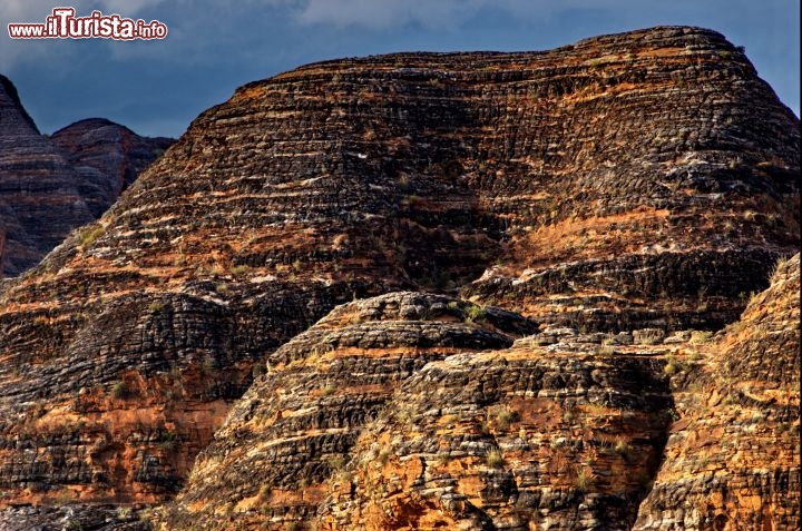 I Bungle Bungle del Kimberly, Australia. Sono alternanze di arenarie pulite con strati ricoperti da licheni