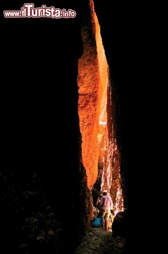 La forra di Echidna Chasm. Il percorso della gola ha una durata di 90 minuti, 45 per arrivare alla fine della spaccatura, e 45 per ritornare al parcheggio