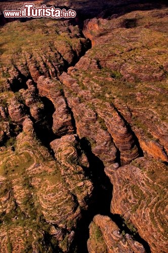 Le Arenarie fratturate dei Bungle Bungle. In queste fratture più prodonfe si celano le impressionanti gole di Mini Palms Gorge e di Echidan Chasm, due delle più spettacolari attrazioni del Purnululu National Park