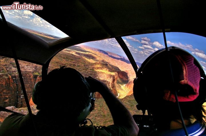 Volo spettacolare in elicottero sui Bungle Bungle. L'elicottero consente di volora e bassa quota, e con velocità contenute, permettendo di scattare indimenticabili foto della vostra magica esperienza.