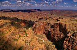 Sorvolo canyon Purnululu National Park. Il paesaggio ...