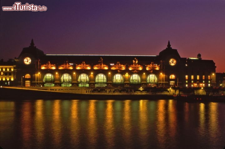 Immagine Parigi, Muse d'Orsay di notte dalla Senna