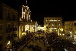 Piazza Duomo illuminata a festa