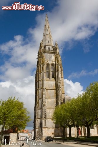 Marennes campanile, Chiesa St Pierre: alto 85 metri il campanile possiede una scala di 289 gradini. Dalla sua cima in teoria si gode di un panorama che abbraccia la vicina isola di Oleron.