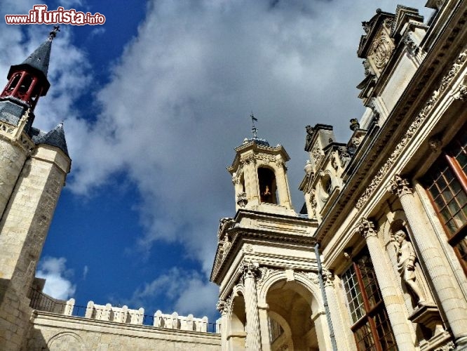 Il Municipio di Rochelle: l'Hotel de Ville è un edificio storico, ed è considerato il municipio più bello di tutta la Francia, una delle attrazioni più importanti della città